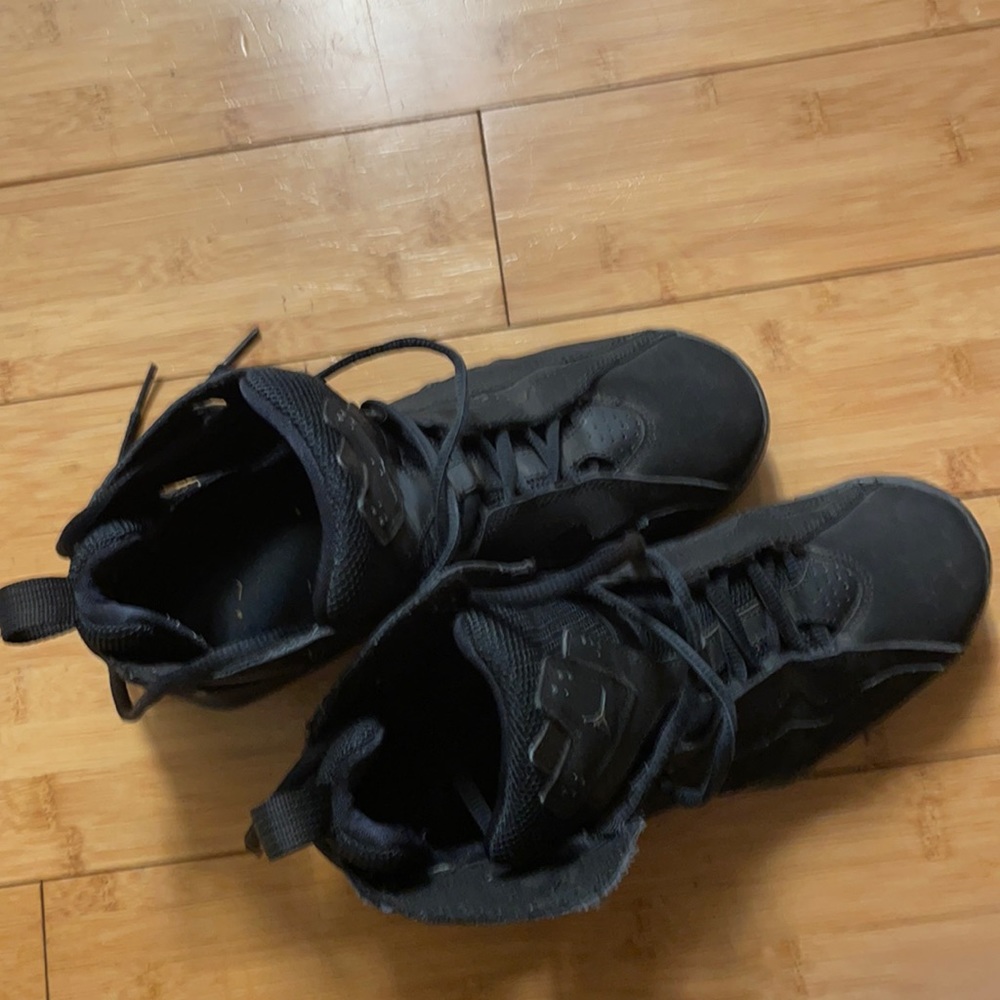 Jordan True Flights Black 6y